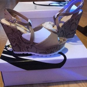 NWT Nine West Tan Wedges size 7.5